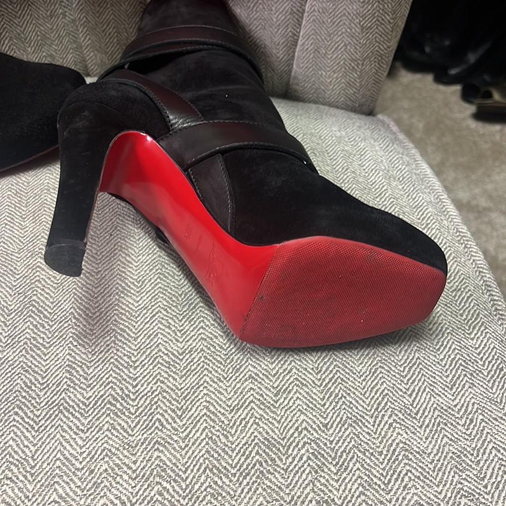 Louboutin ankle boots just like new. Slightly worn and worn only 3 times. - Picture 3 of 4